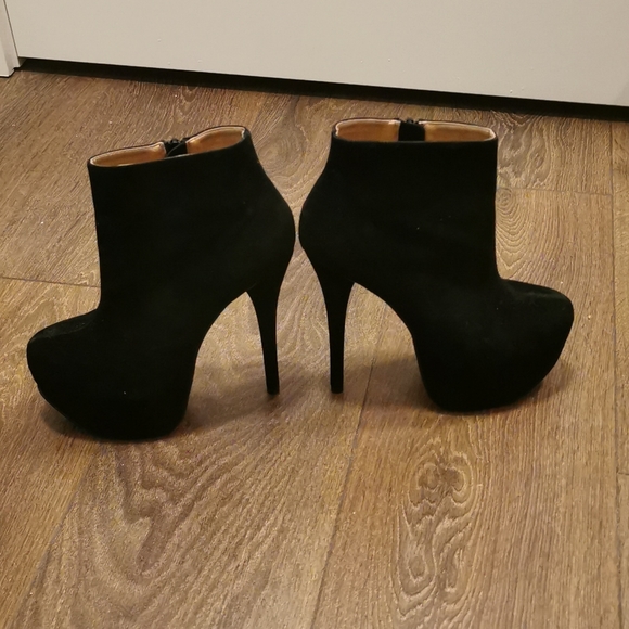 High heeled boots - Picture 2 of 4
